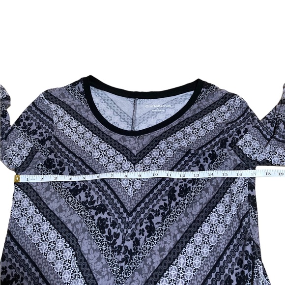 Croft & Barrow long pullover. Black, gray, and white. Super comfortable. - Picture 4 of 7